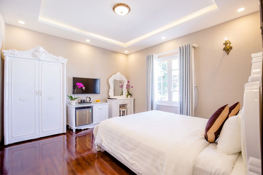 undefined Roy Villa Coffee 6