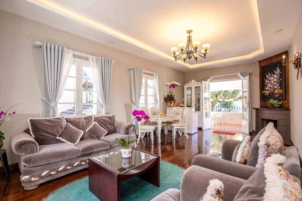 undefined Roy Villa Coffee 2