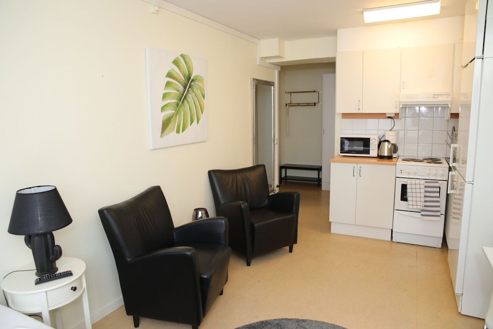 Studio (Small)