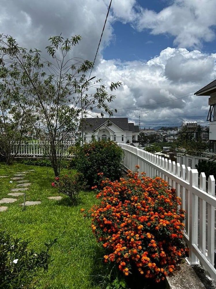 undefined HB Bungalow 9