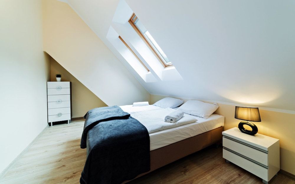 Apartment (81/2)
