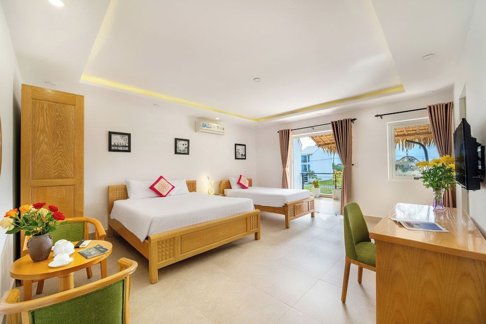 Yellow Daisy Villa Family Villa, Private Pool, Garden View