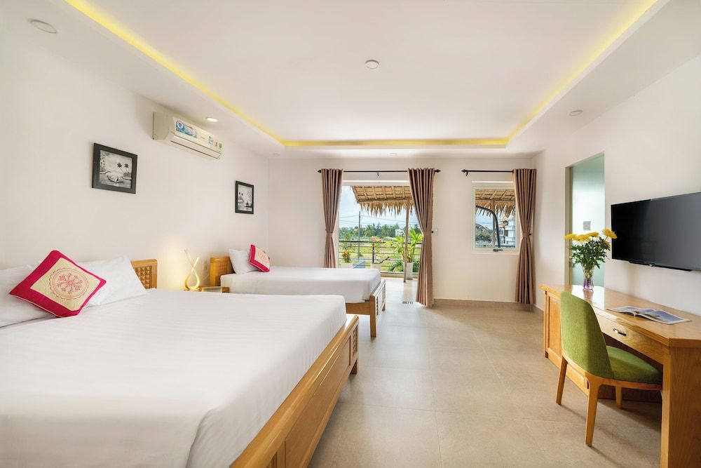 Yellow Daisy Villa Family Villa, Private Pool, Garden View 5