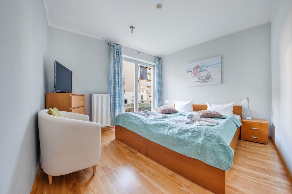 Apartment (313)