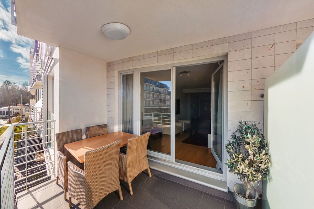 Apartment (310)