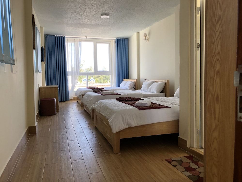 Van Minh Hotel Family Room 6