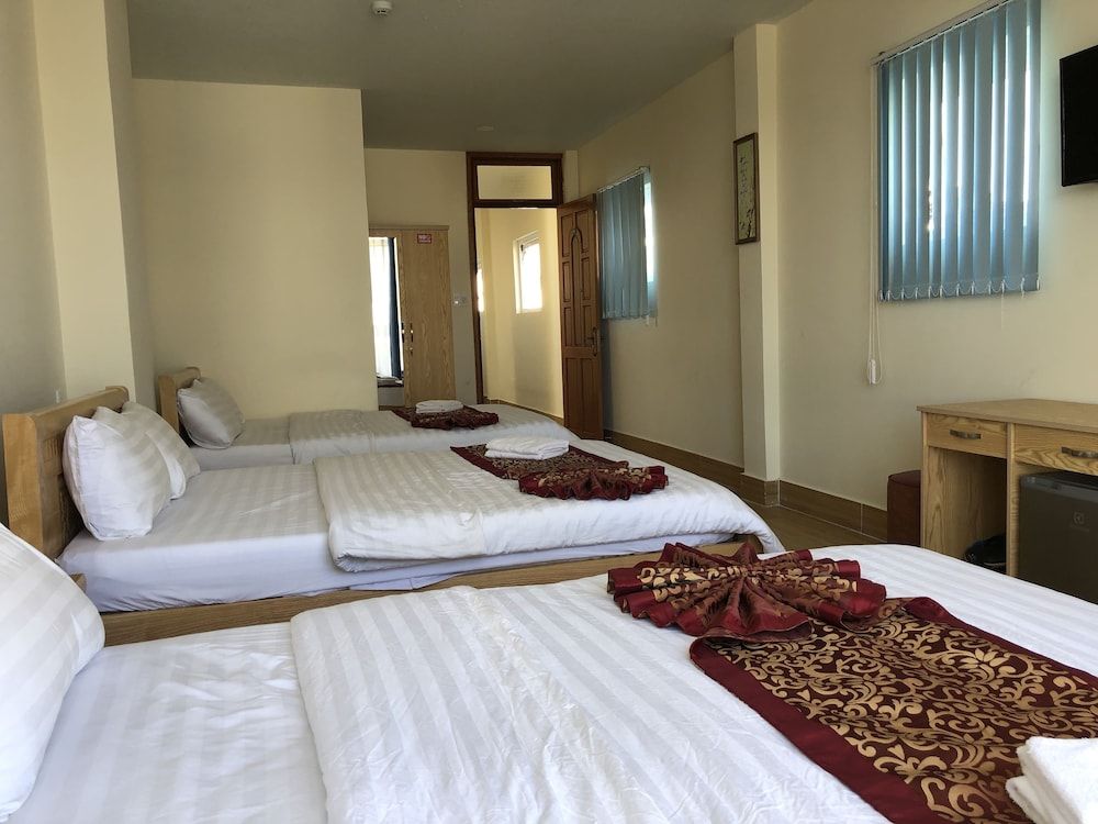 Van Minh Hotel Family Room 5