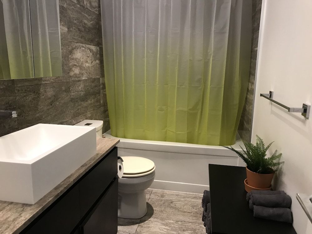 undefined Private Home 3 Bedroom 2 Bath Downtown 7