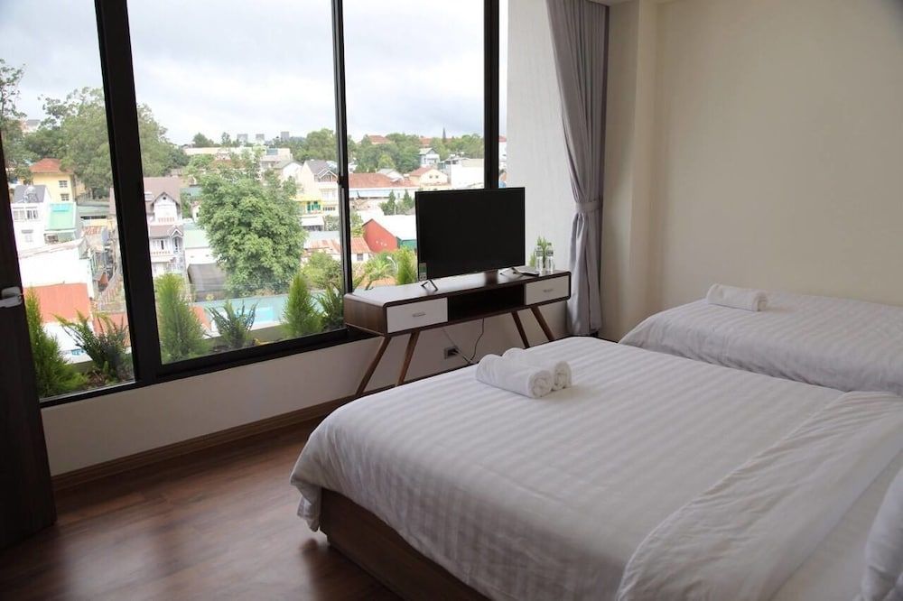Ivy Hotel Da Lat Deluxe Room, City View 6
