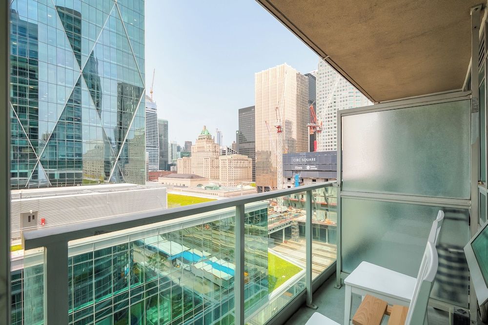 The Yonge Boutique Suites Superior Apartment, 1 Bedroom, Non Smoking, City View 6