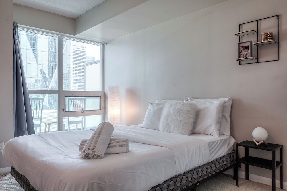The Yonge Boutique Suites Superior Apartment, 1 Bedroom, Non Smoking, City View 3