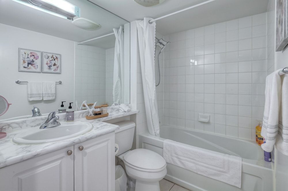 The Yonge Boutique Suites Superior Apartment, 1 Bedroom, Non Smoking, City View 9