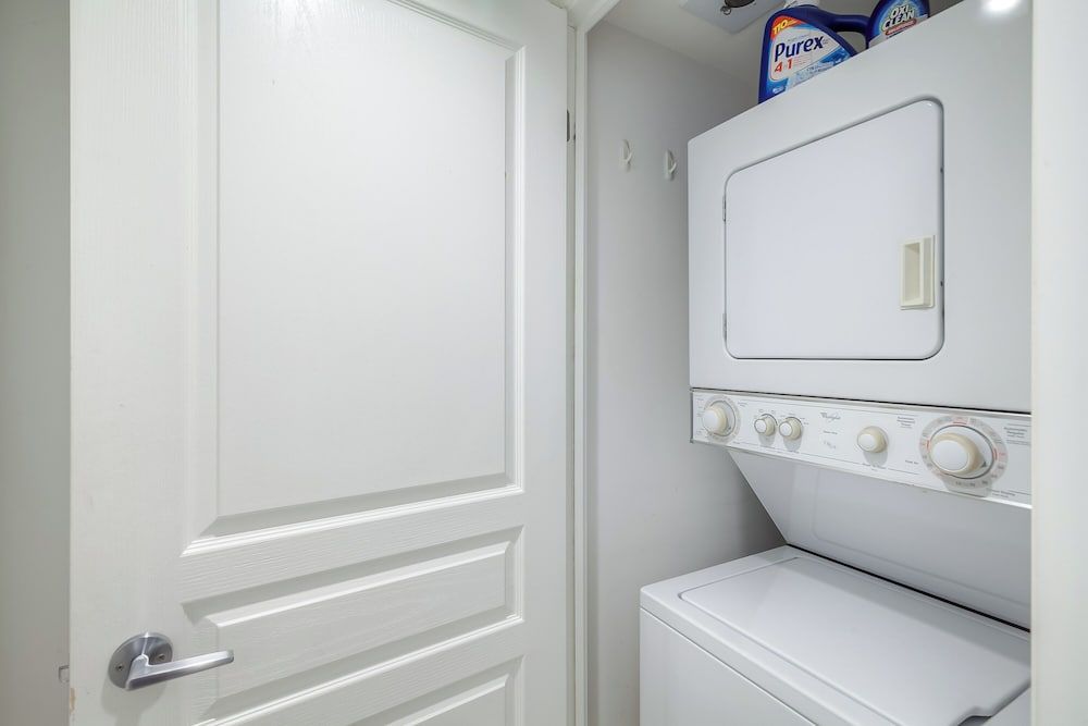 The Yonge Boutique Suites Superior Apartment, 1 Bedroom, Non Smoking, City View 8