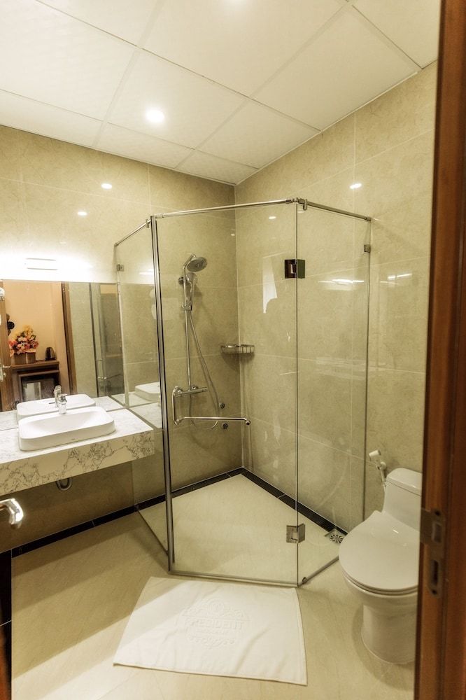 7S Hotel President Dalat Deluxe Double Room 4