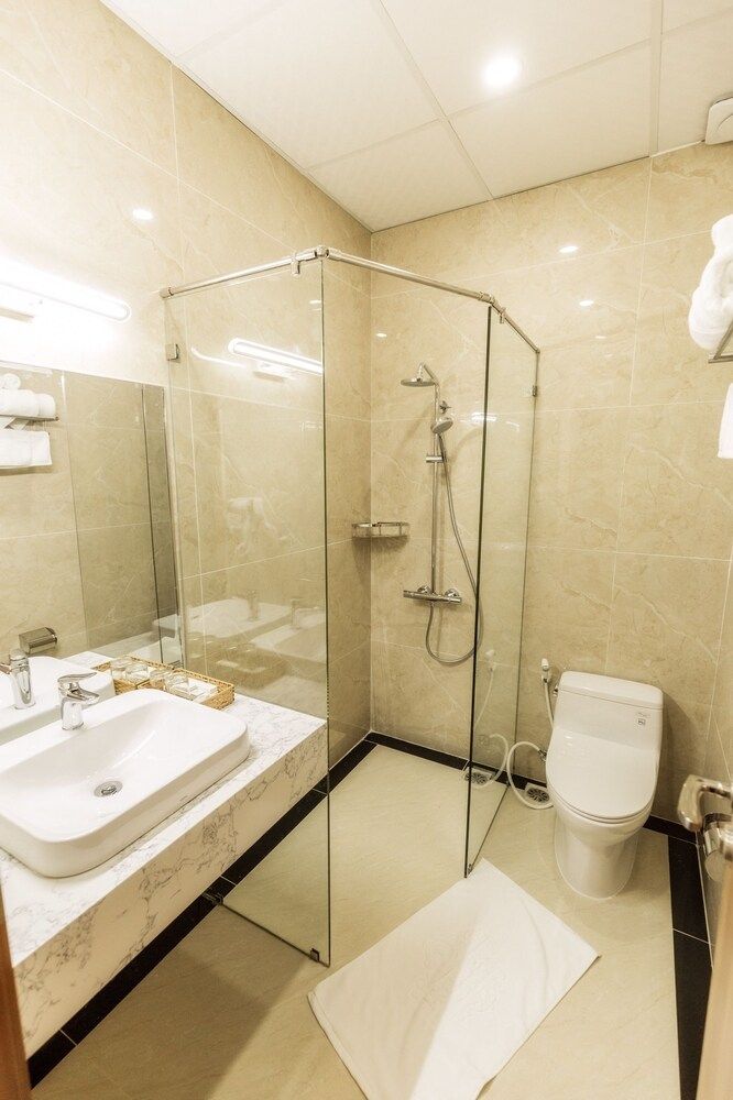 7S Hotel President Dalat Deluxe Triple Room 7