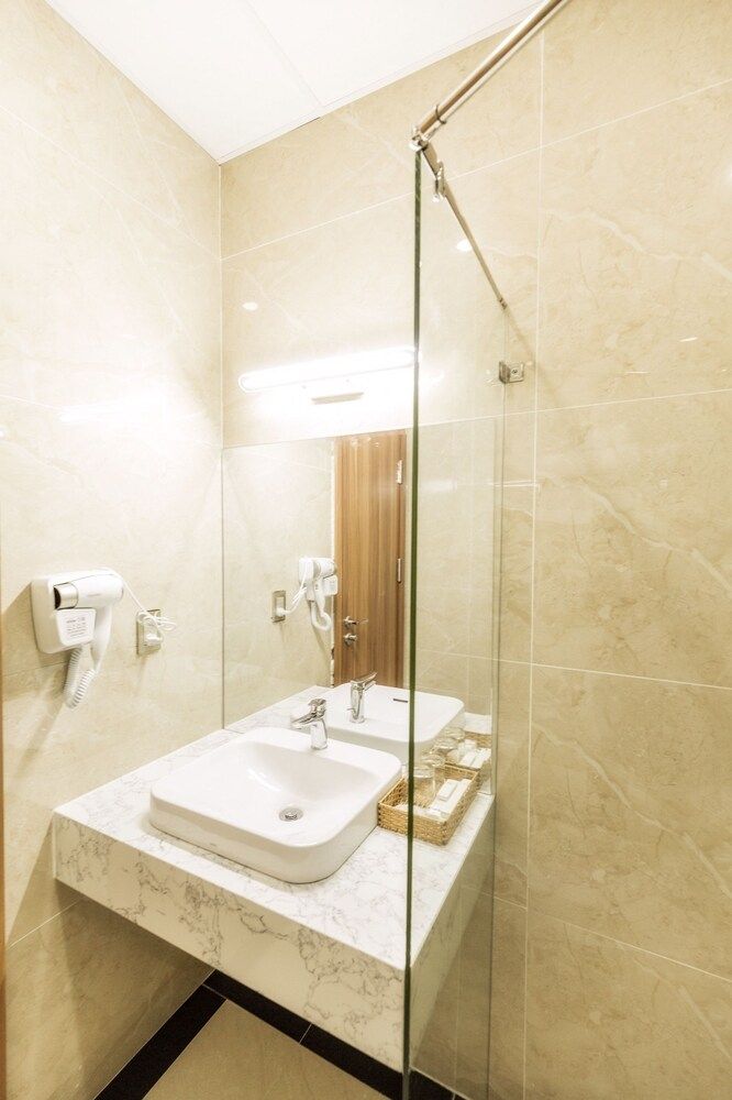 7S Hotel President Dalat Deluxe Triple Room 8