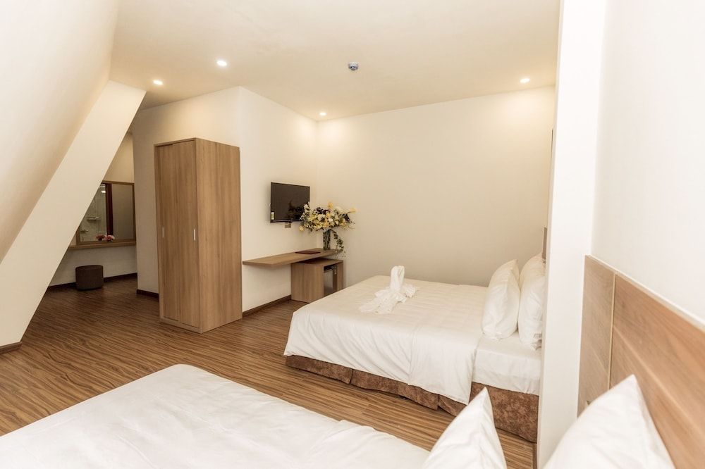 7S Hotel President Dalat Deluxe Triple Room 5