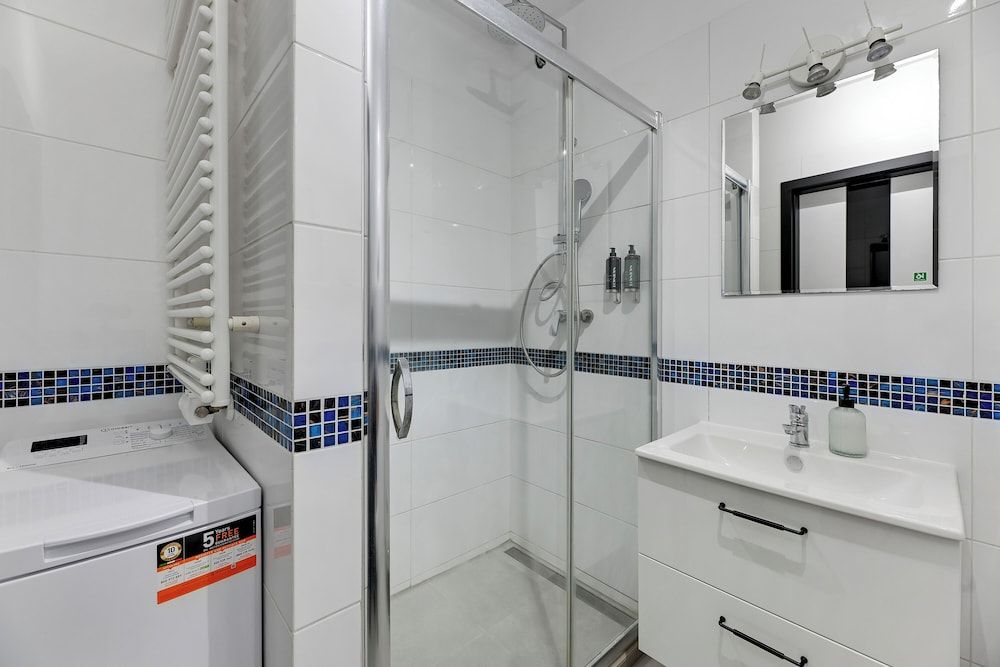 Downtown Apartments Riverside Aura Island City Apartment, 1 Queen Bed, Non Smoking 8