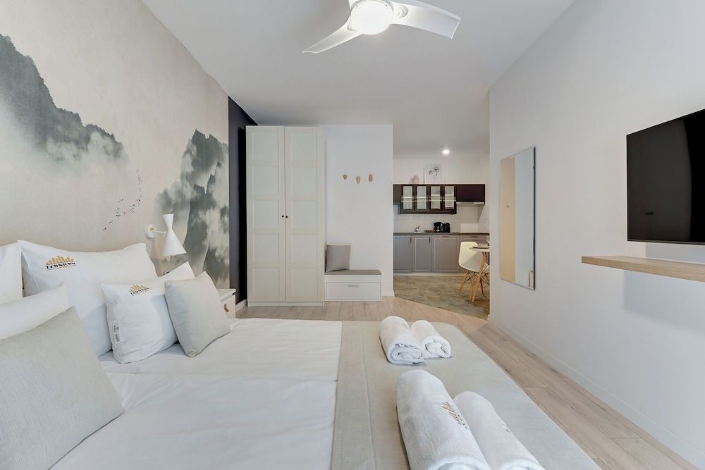 Downtown Apartments Riverside Aura Island City Apartment, 1 Queen Bed, Non Smoking 4