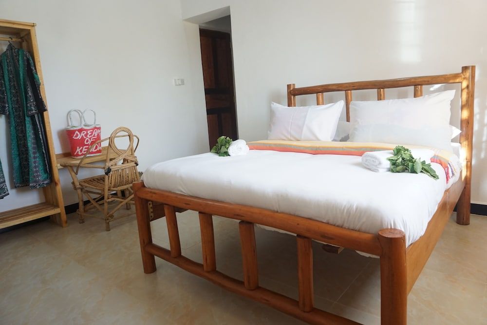 Deluxe Room, 1 Double Bed, Balcony, Ocean View (Peach)