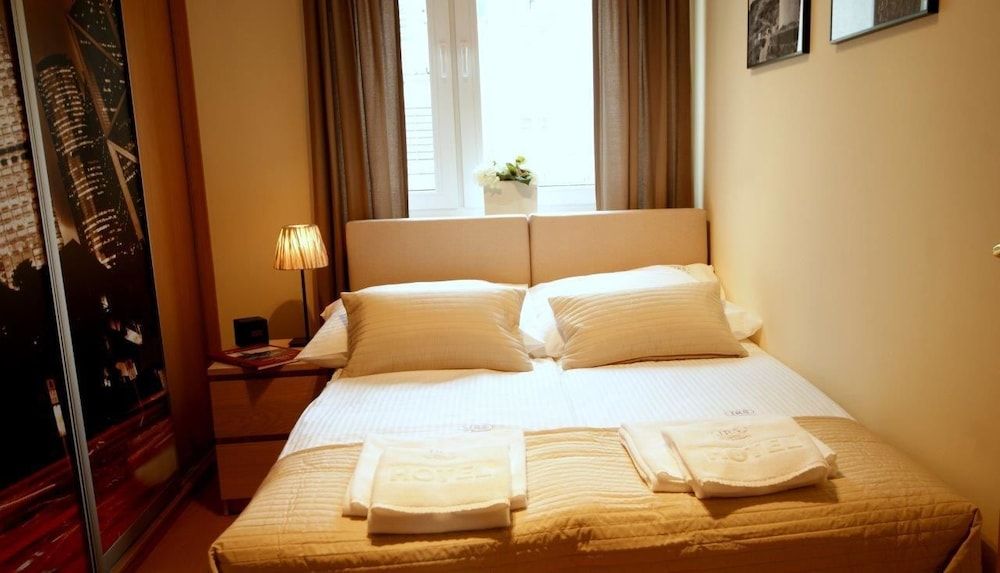 undefined IRS ROYAL APARTMENTS Mlyniec 5