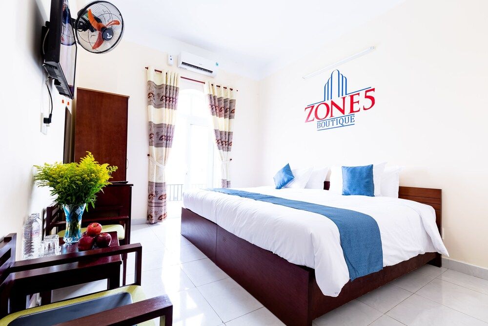 Zone 5 Boutique Hotel Deluxe Room 2