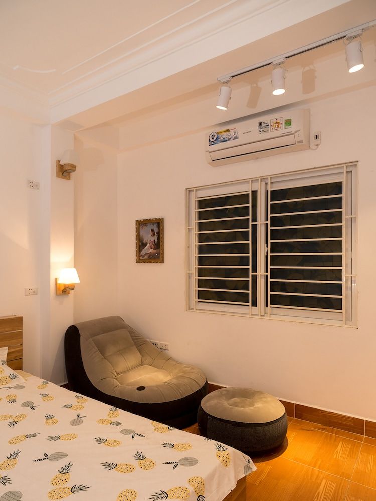 undefined Mom's House Hostel 6