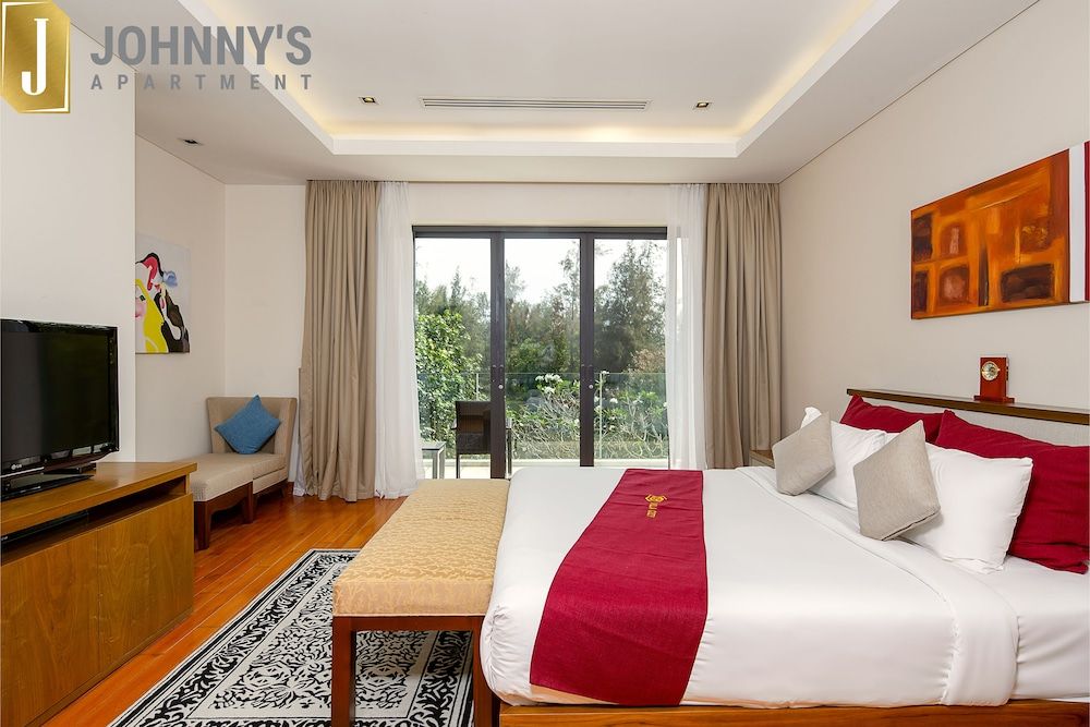 undefined Johnny's Apartment & Ocean Villa