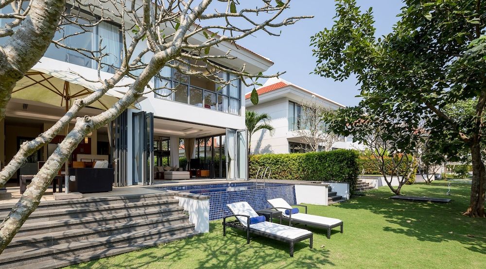 undefined Johnny's Apartment & Ocean Villa 4