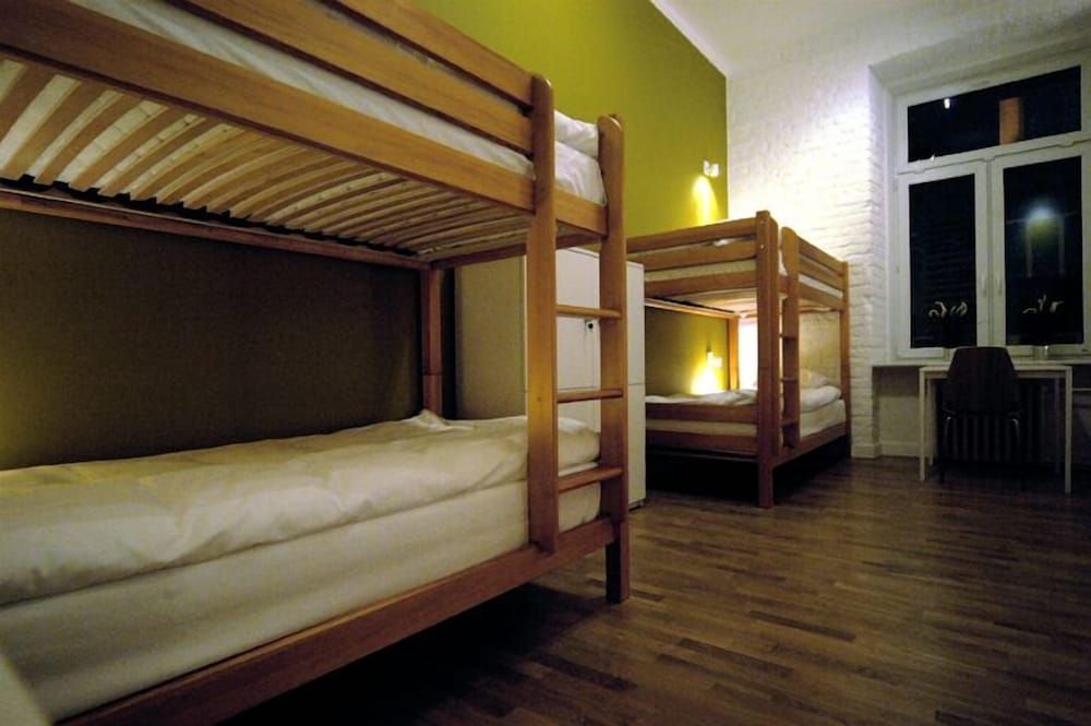 Room (Olive)