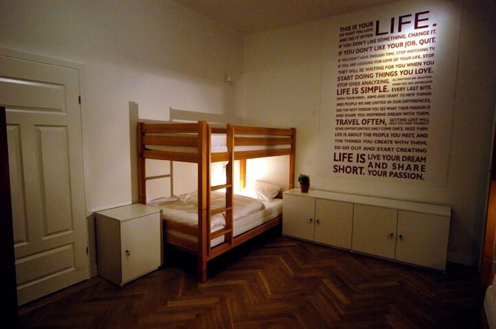 Hostel Chmielna 5 Rooms & Apartments Shared Dormitory (Rose)