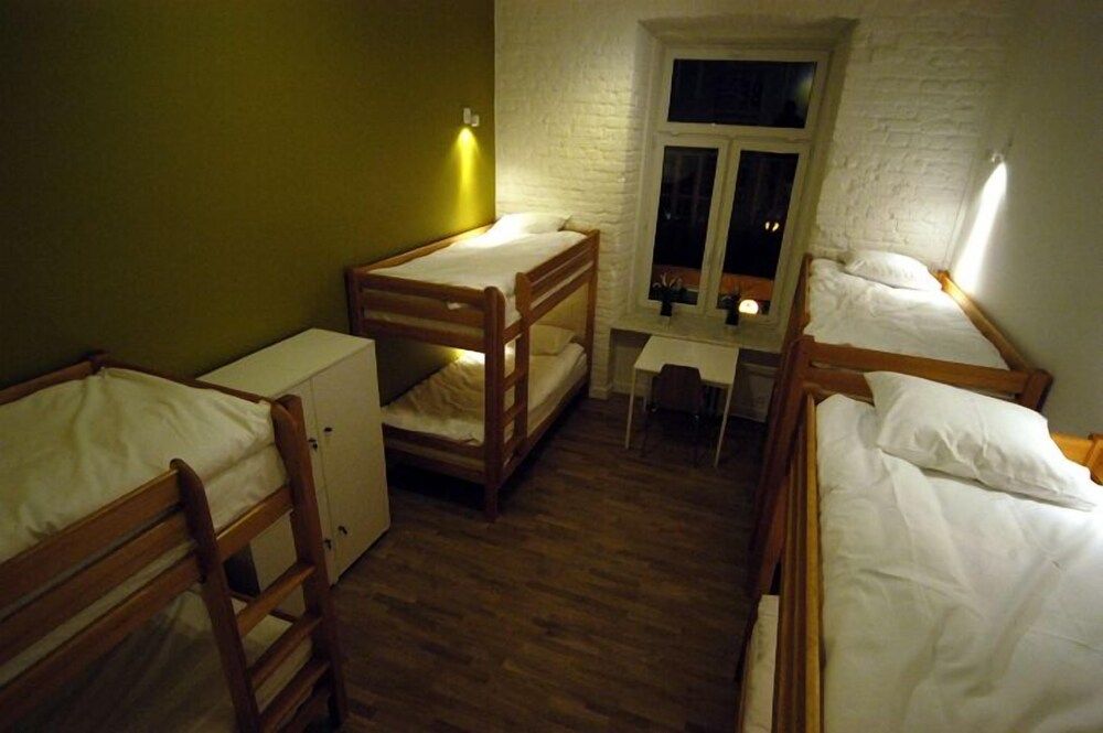 Room (Olive)