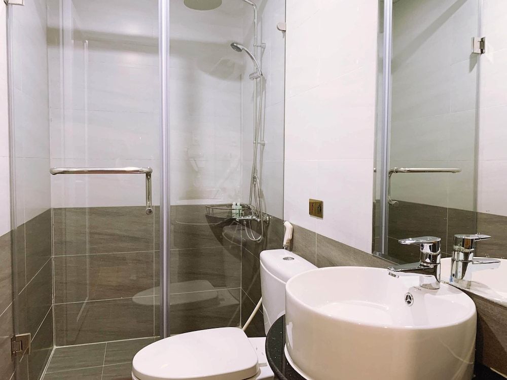 Hoang Minh Chau Ba Trieu Hotel Standard Double Room House View 4