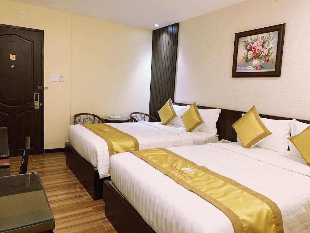 Hoang Minh Chau Ba Trieu Hotel Standard Family Room without Window 2