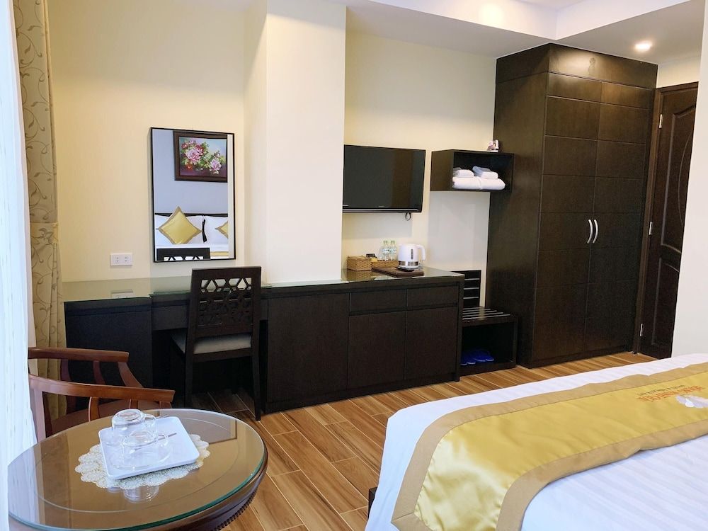 Hoang Minh Chau Ba Trieu Hotel Superior Double Room, City View 4