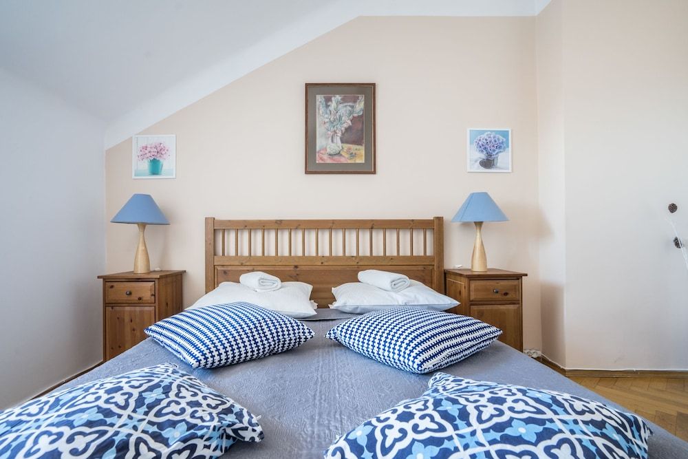 Elegant Apartment Market Square Apartment 4