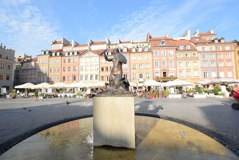 undefined Elegant Apartment Market Square 4