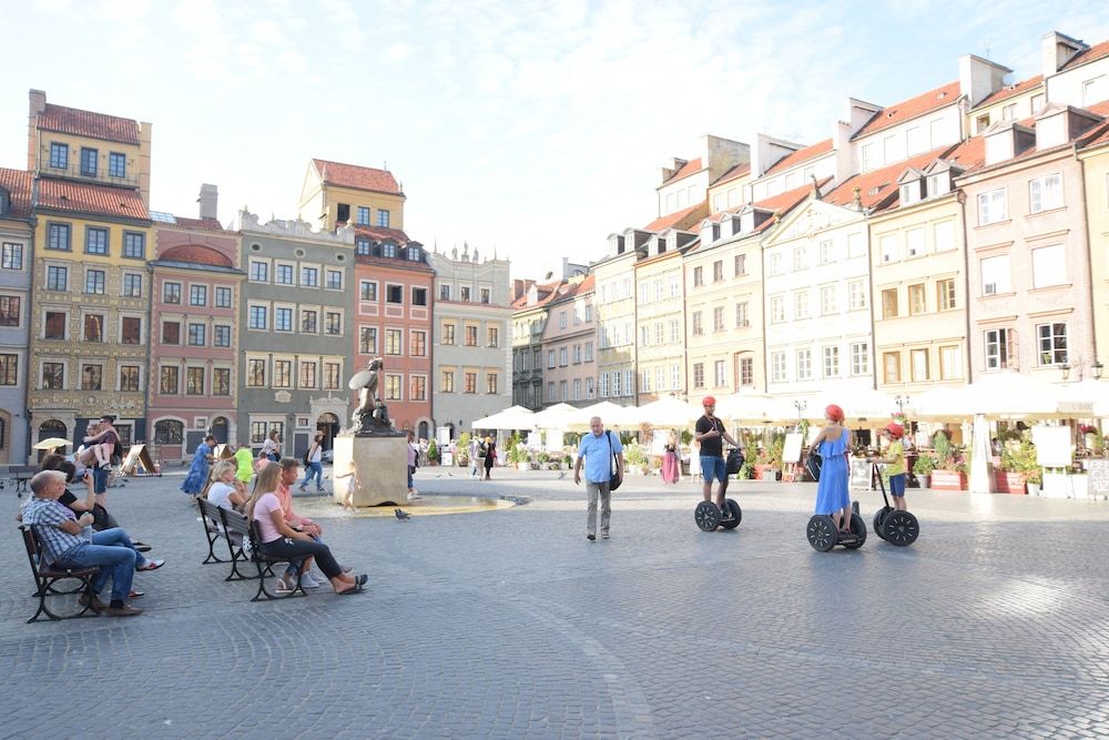 undefined Elegant Apartment Market Square 3