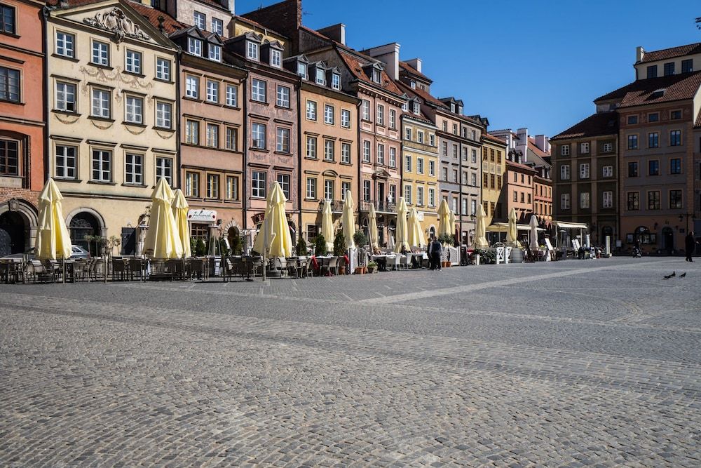 undefined Elegant Apartment Market Square 10