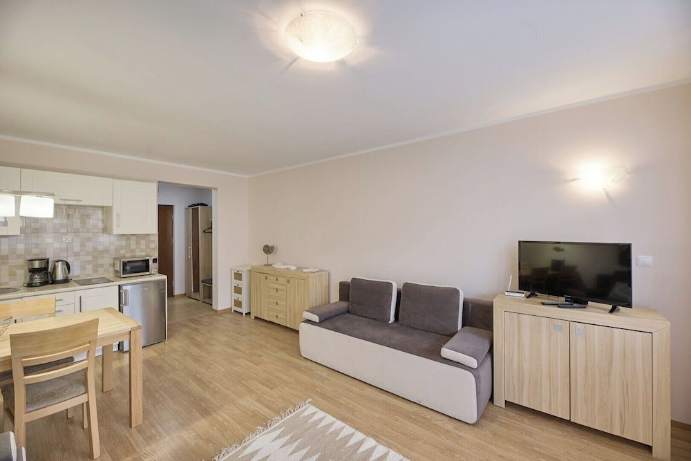 Economy Studio Suite (55/22)