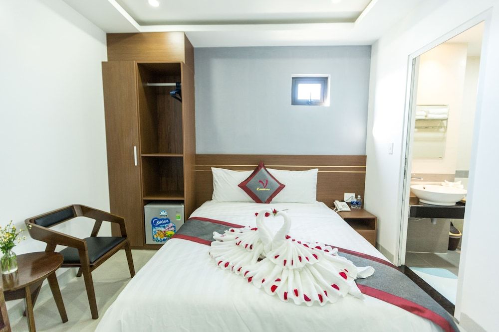 undefined Vivian Hotel 9