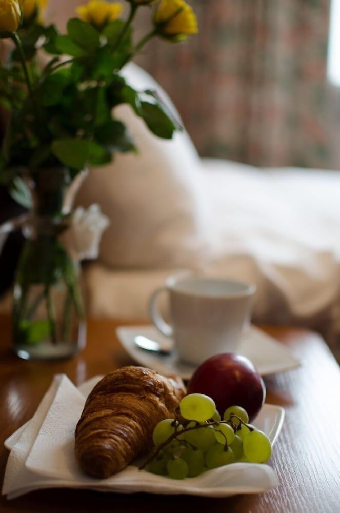 West Hotel Basic Double Room, 1 Queen Bed 4