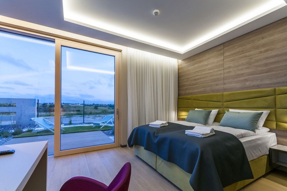 Comfort Room, 1 King Bed, Valley View (4)