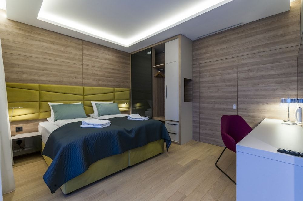 Comfort Room, 1 King Bed, Valley View (4)