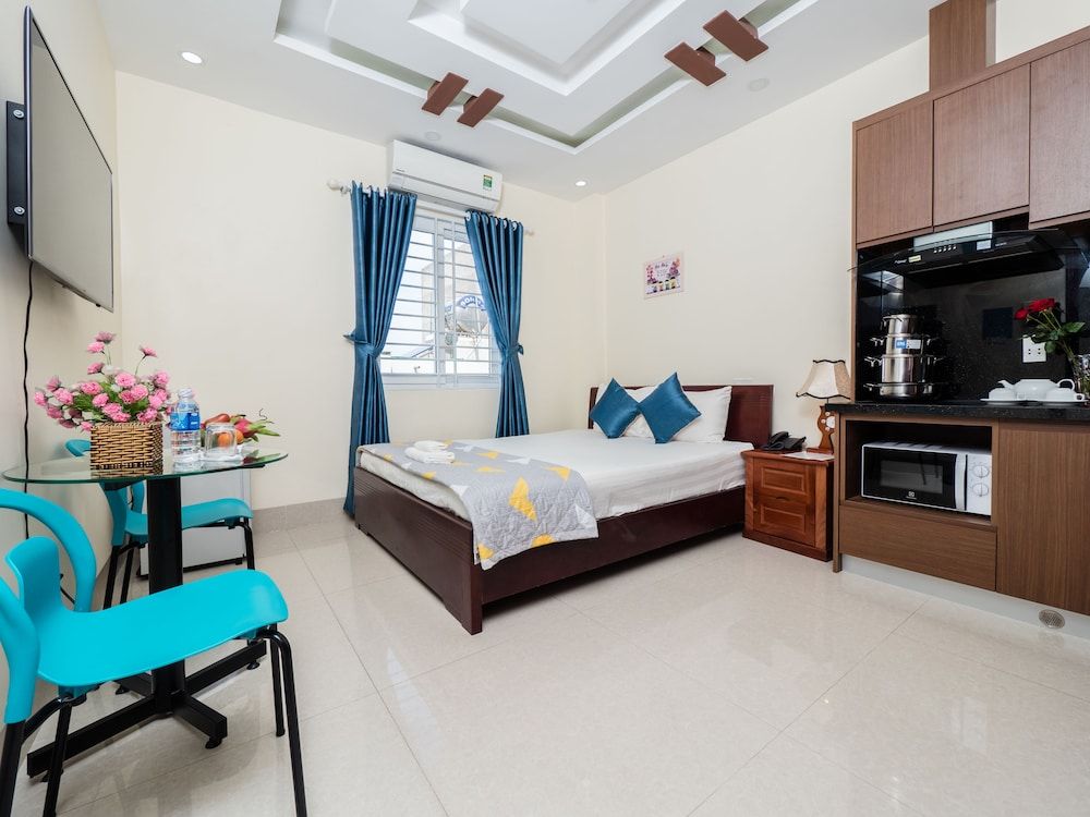 undefined Johnny Hotel 4