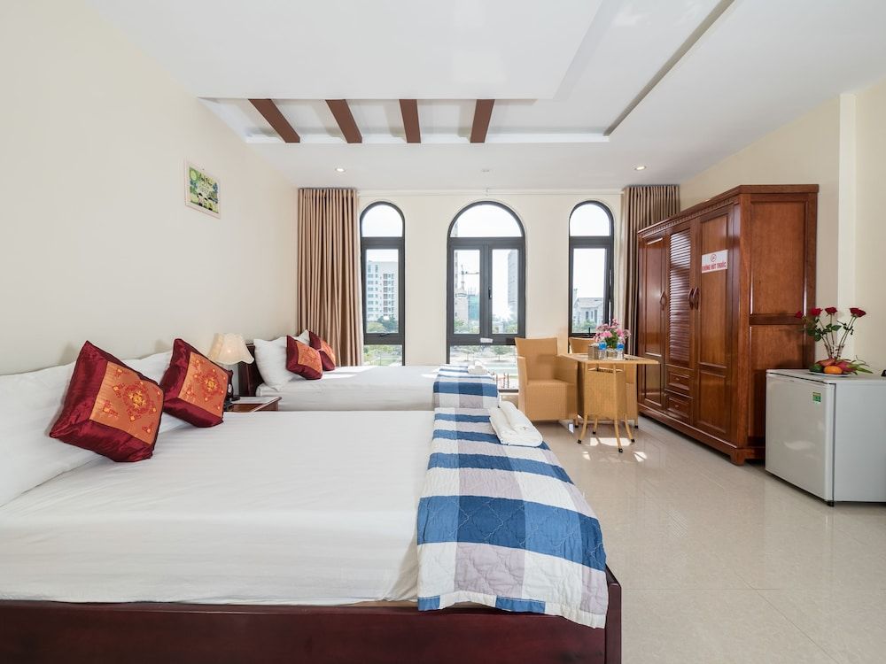 undefined Johnny Hotel 7