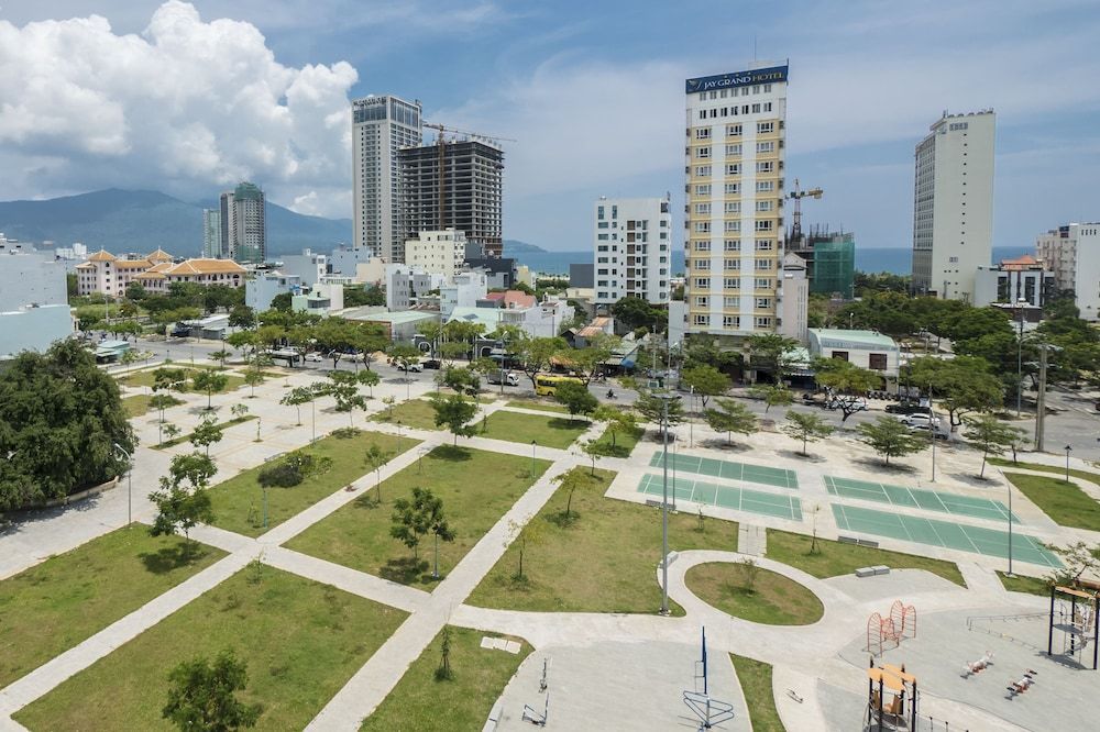 Johnny Hotel Family Apartment, City View 9