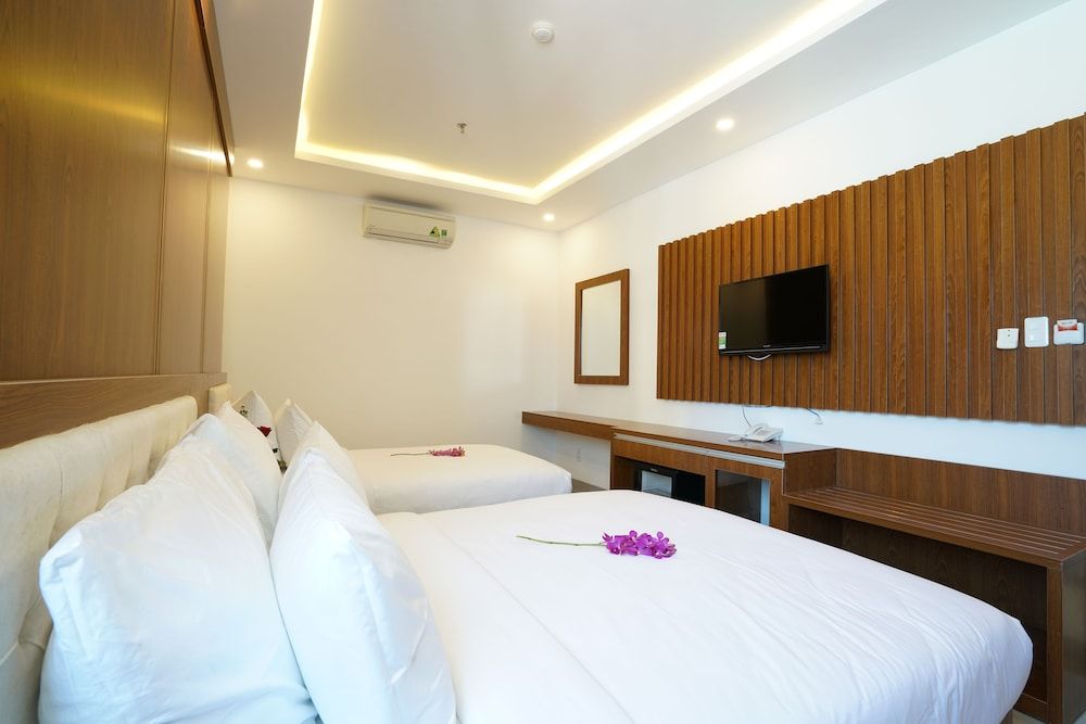 GIC Land 2 Hotel Deluxe Triple Room 3