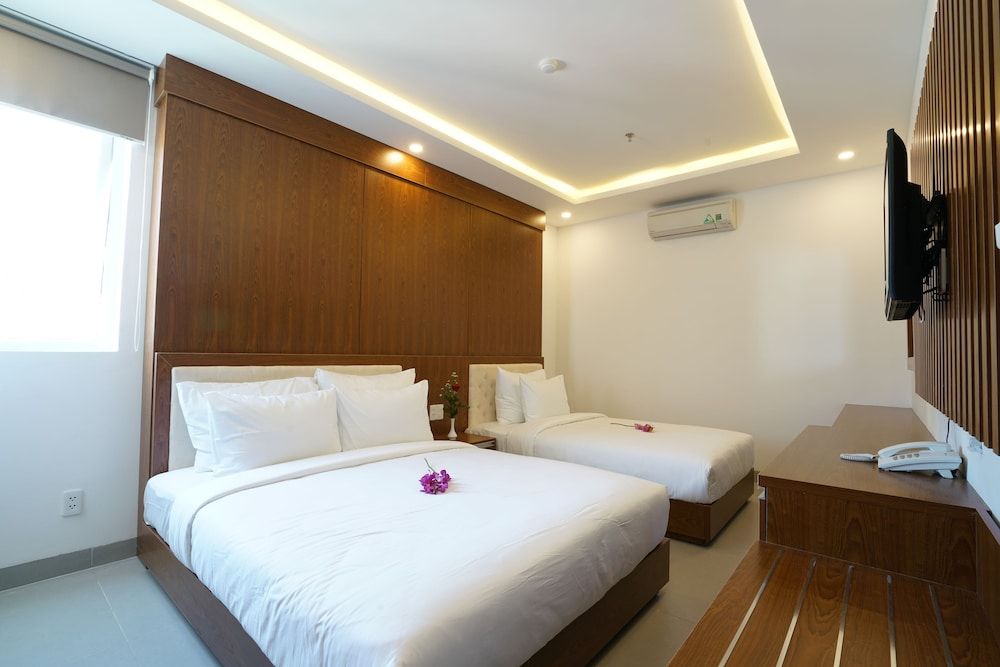 GIC Land 2 Hotel Deluxe Triple Room