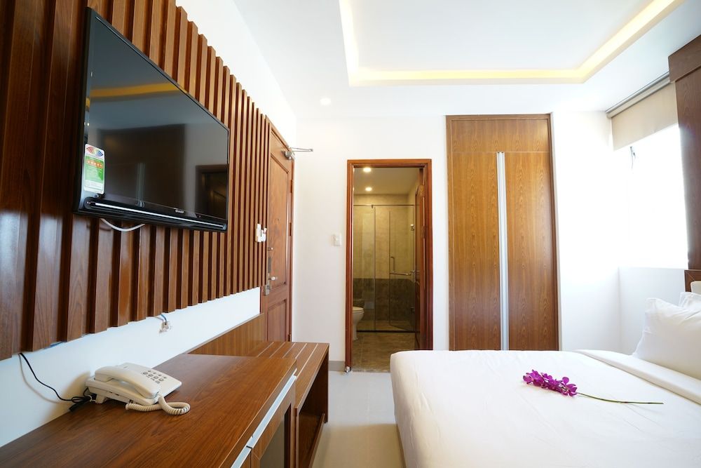 GIC Land 2 Hotel Deluxe Triple Room 5